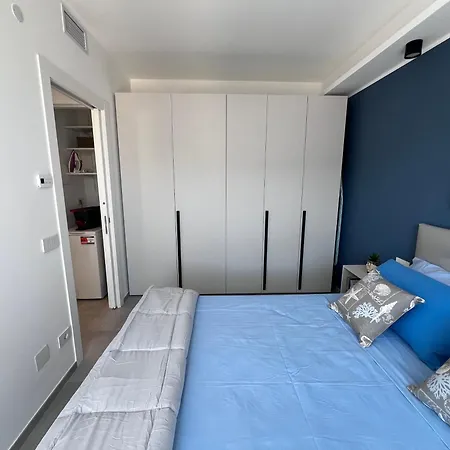 Casa Blu アパート アラッシオ