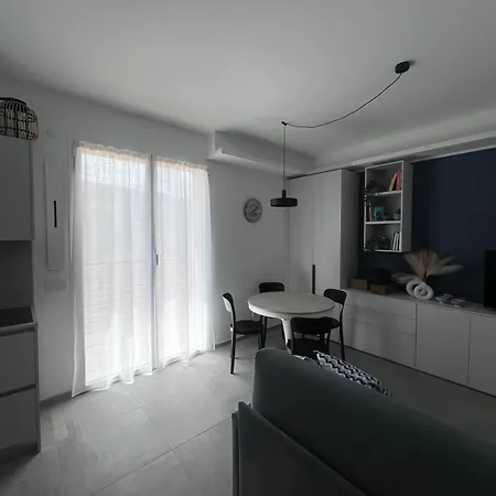 Casa Blu アラッシオ
